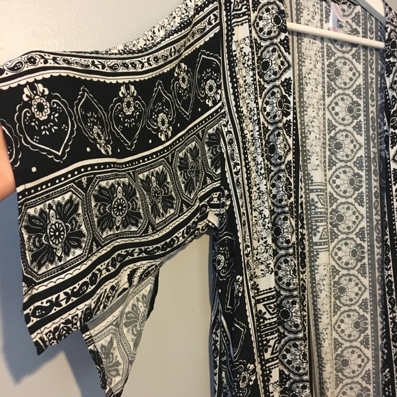 Fringed Kimono - Picture 4 of 6